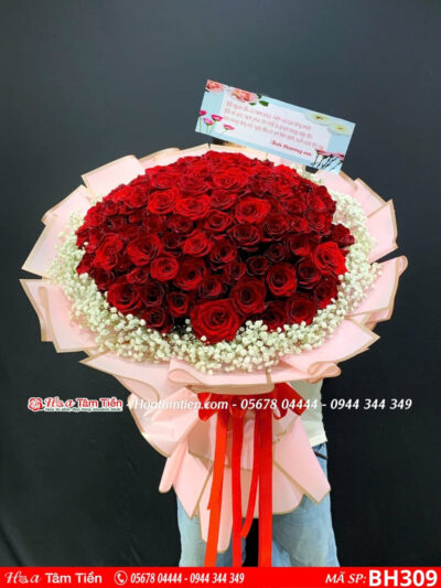 bó hoa hồng đỏ 99 bông mix cùng baby trắng giấy hồng