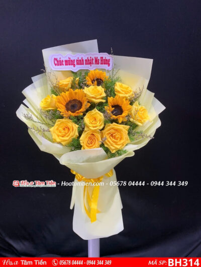 bó hoa hồng vàng mix hoa hướng dương gói giấy vàng kem