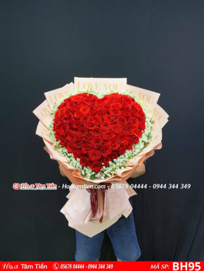 Bó hoa hồng đỏ trái tim mix baby trắng giấy hồng