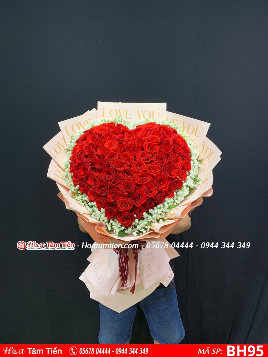 Hoa Tâm Tiền Bó hoa hồng đỏ trái tim mix baby trắng giấy hồng