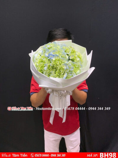 Bó hoa cẩm tú cầu xanh mix giấy trắng tại hoa tươi vũng tàu