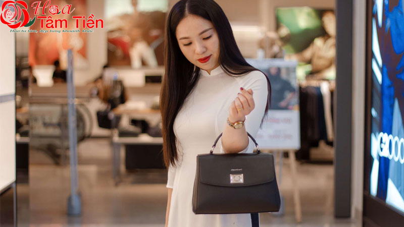 Hoa Tâm Tiền Gợi ý 10+ món quà tặng cô giáo 20/10 ấn tượng và ý nghĩa