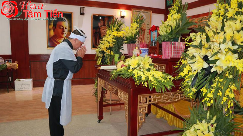 Hoa huệ thắp hương có ý nghĩa gì trong đám tang?