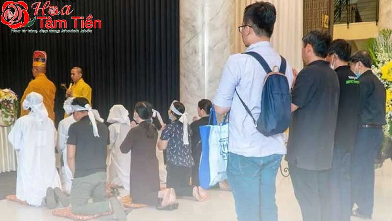 Hoa Tâm Tiền Viếng đám tang lạy mấy lạy? Cách lạy đám tang đúng chuẩn nhất