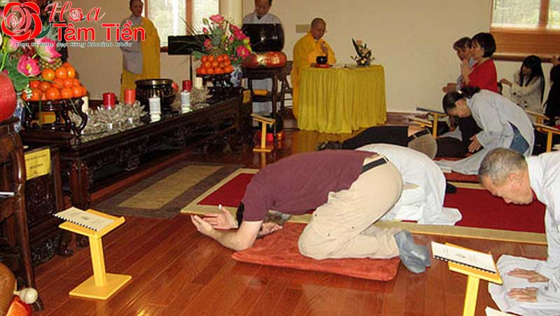 Hoa Tâm Tiền Viếng đám tang lạy mấy lạy? Cách lạy đám tang đúng chuẩn nhất