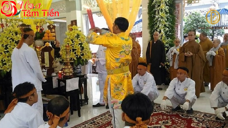 Cách khấn và cách sử dụng cặp đèn cầy bái quan