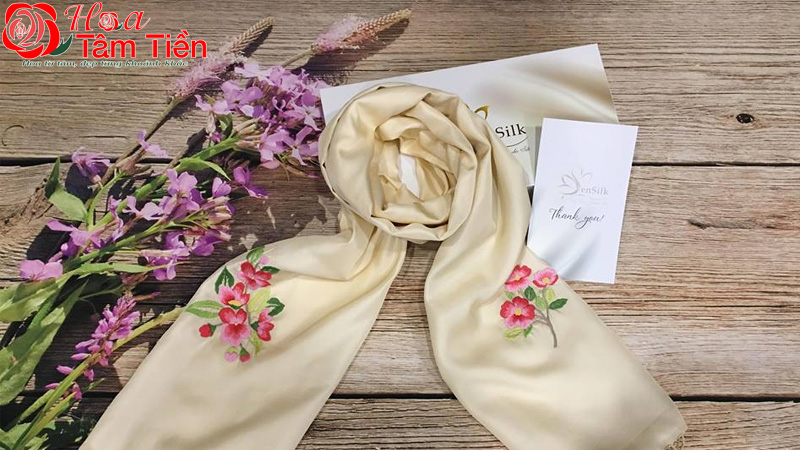Những gợi ý quà tặng tinh tế dành cho mẹ người yêu/ mẹ vợ ngày 8/3