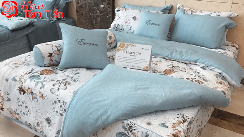 Tặng gì cho mẹ chồng ngày 8/3? Gợi ý những lựa chọn phù hợp nhất