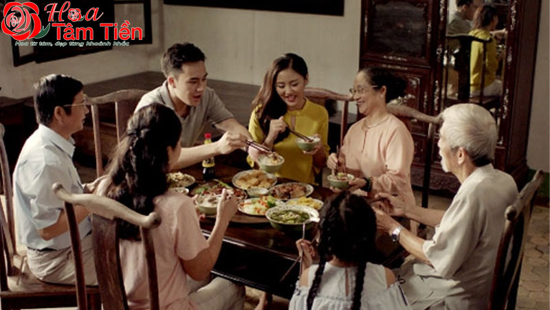 8/3 nên tặng gì cho bà? Gợi ý 15 món quà thể hiện lòng biết ơn nhất