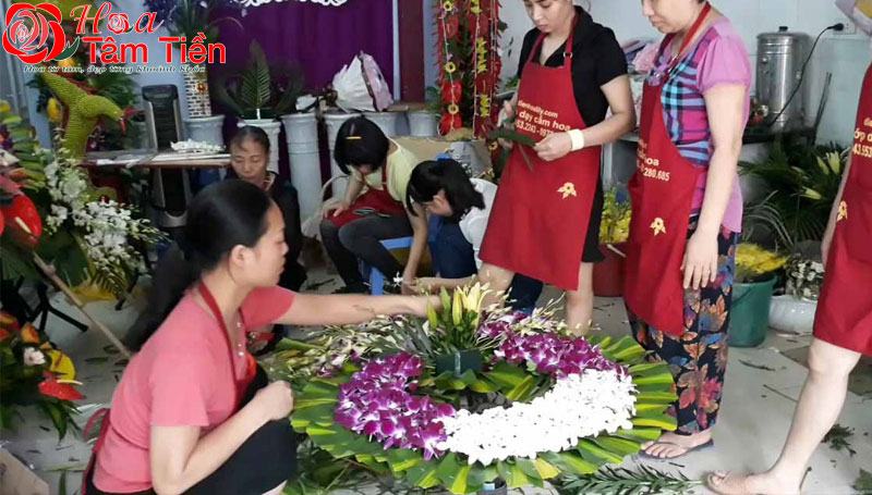 Hướng dẫn cách cắm hoa đám tang đơn giản, đẹp và ý nghĩa