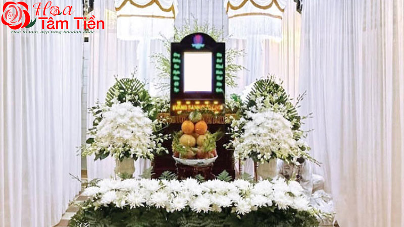 6+ loại hoa bàn thờ đám tang ý nghĩa và cách trang trí đẹp