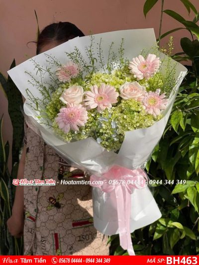 Bó hoa chúc mừng tốt nghiệp chụp kỷ yếu
