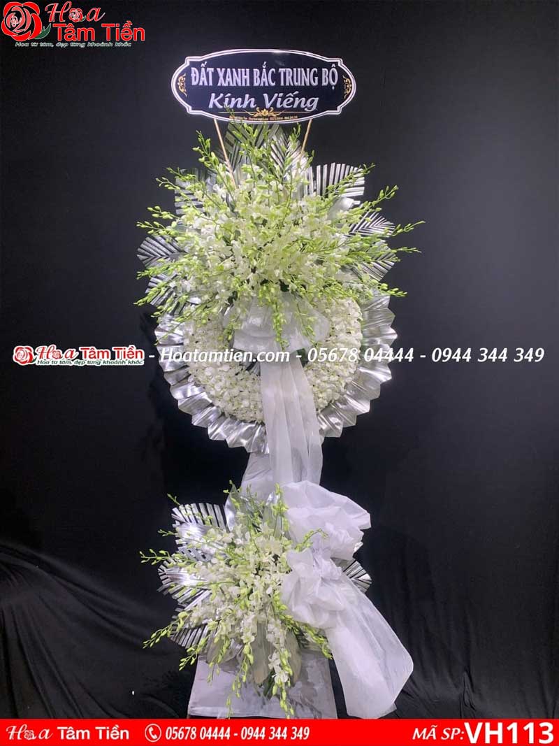 Vòng hoa lan trắng hiện đại