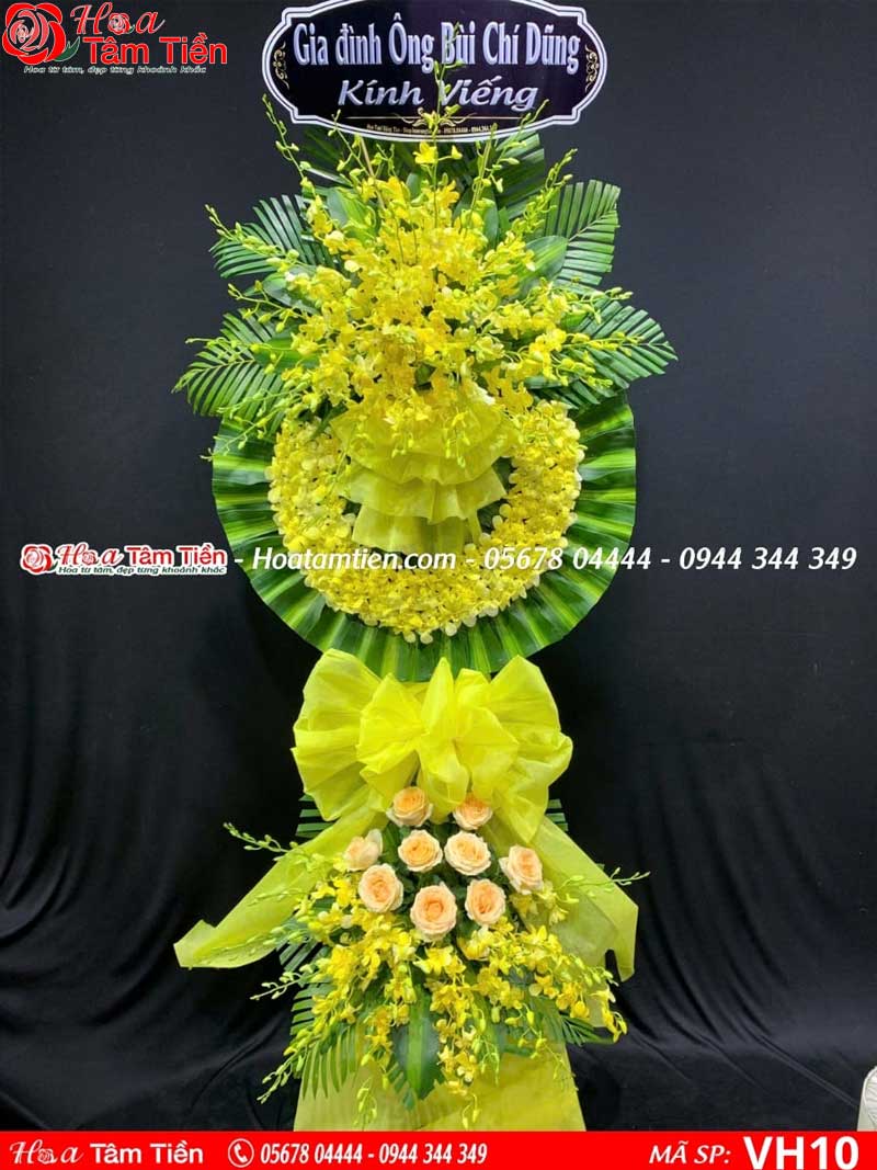 Chọn mẫu vòng hoa phù hợp.