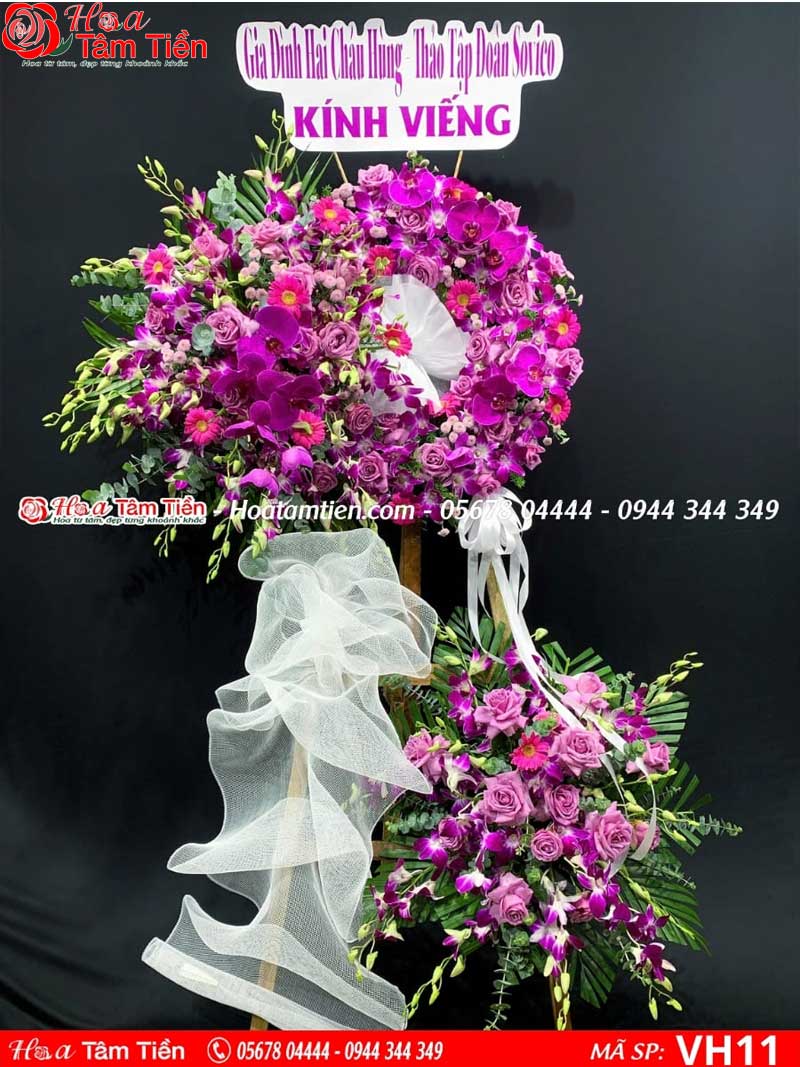 Đạt vòng hoa đám tang.