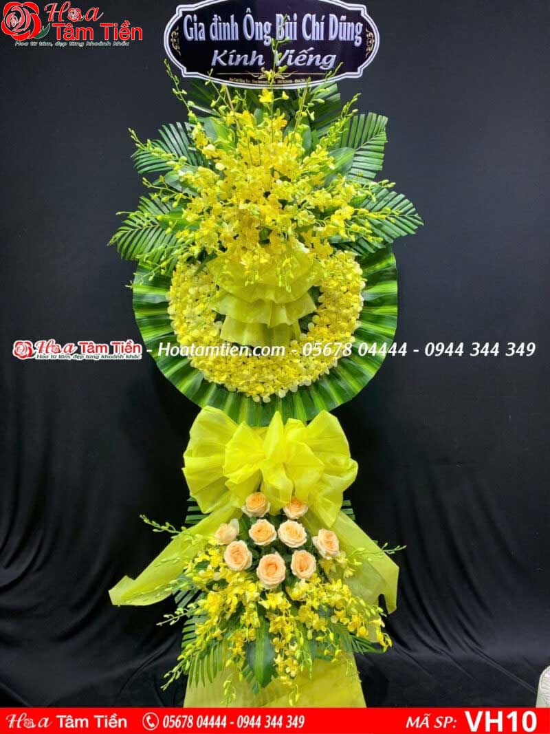 Hình ảnh vòng hoa viếng đám tang tông màu vàng ấm áp