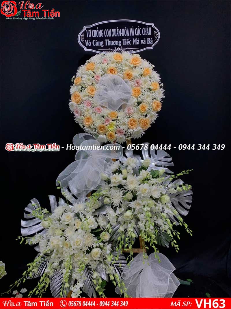 Hình ảnh vòng hoa kính viếng kiểu hiện đại.