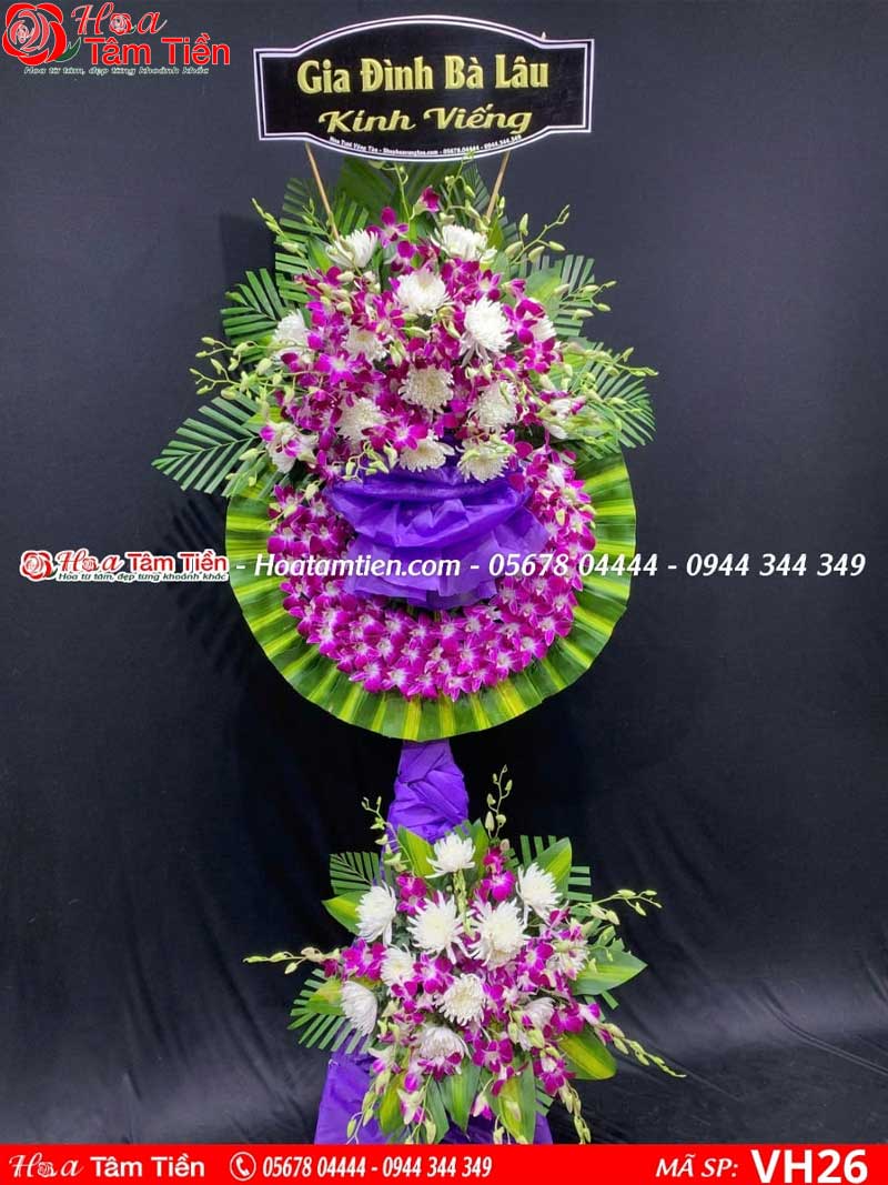 Hình ảnh vòng hoa tang lễ truyền thống tone trắng – tím