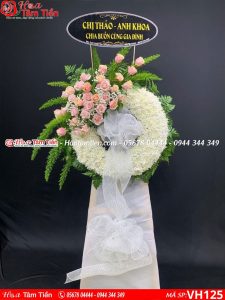 Lẵng hoa viếng 1 tầng gọn gàng, tinh tế