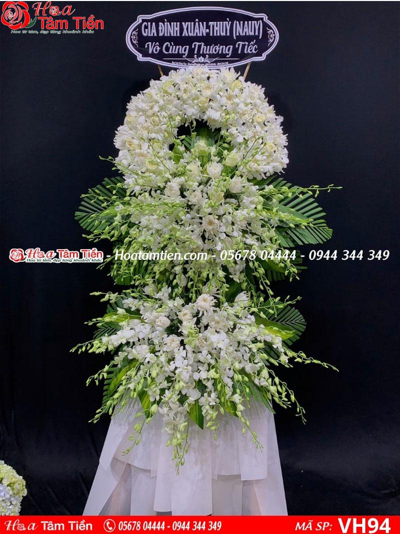 Lẵng hoa viếng đám tang.