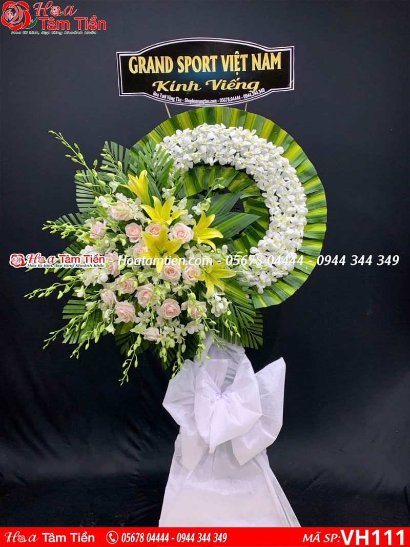 Vòng hoa viếng truyền thống 1 tầng