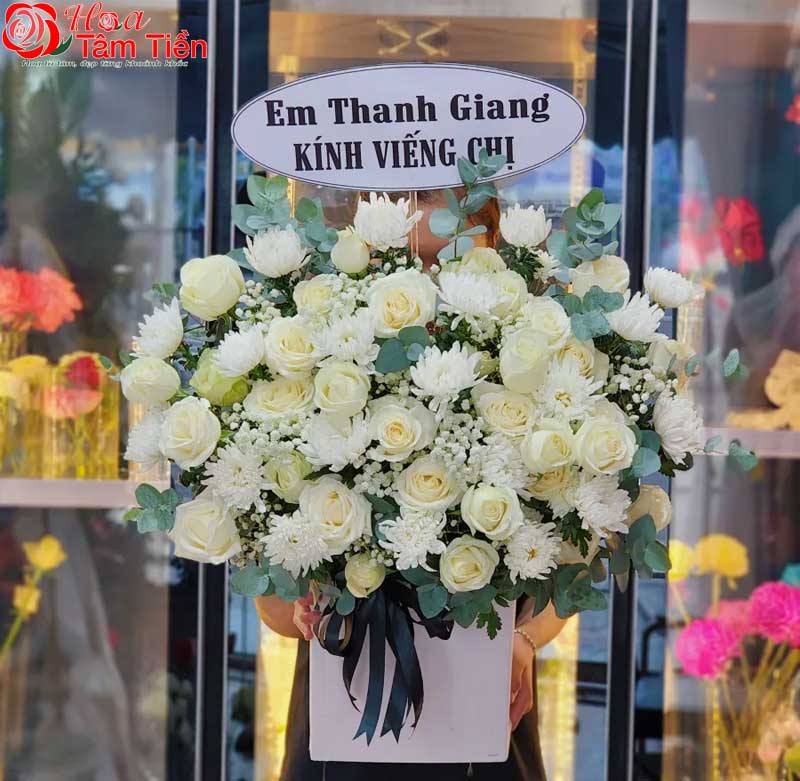 Hoa Tâm Tiền Mẫu lẵng hoa đám tang.