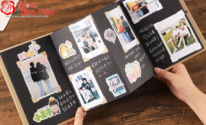 Album ảnh hoặc scrapbook lưu giữ kỷ niệm