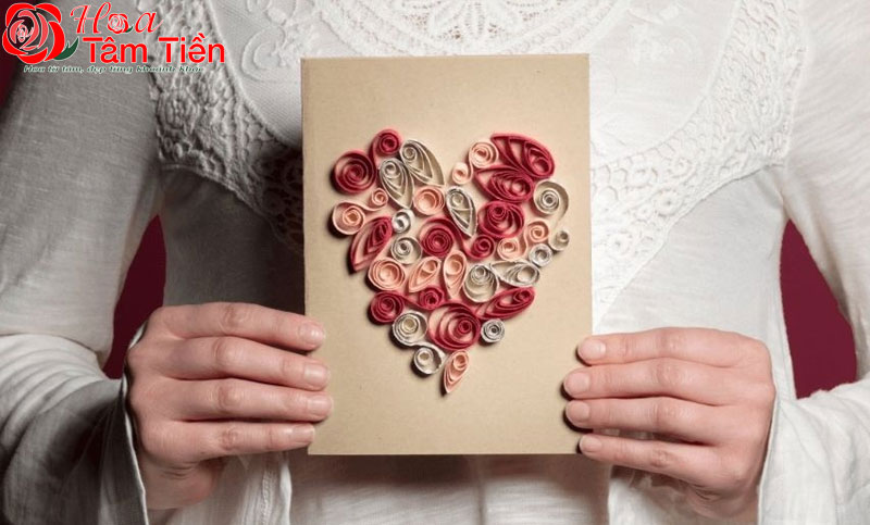 Làm thiệp 20/10 handmade dạng cuộn, mở ra như bức thư bí mật