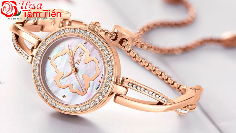 Trang sức hoặc đồng hồ