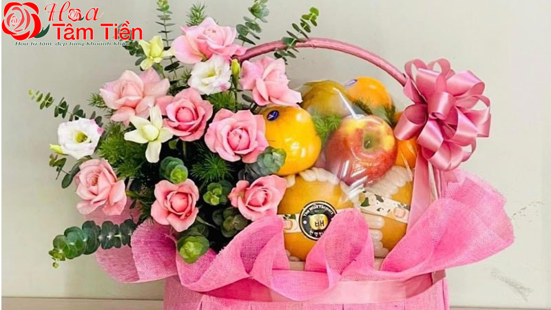 Cách cắm giỏ hoa kết hợp quà tặng 20/10