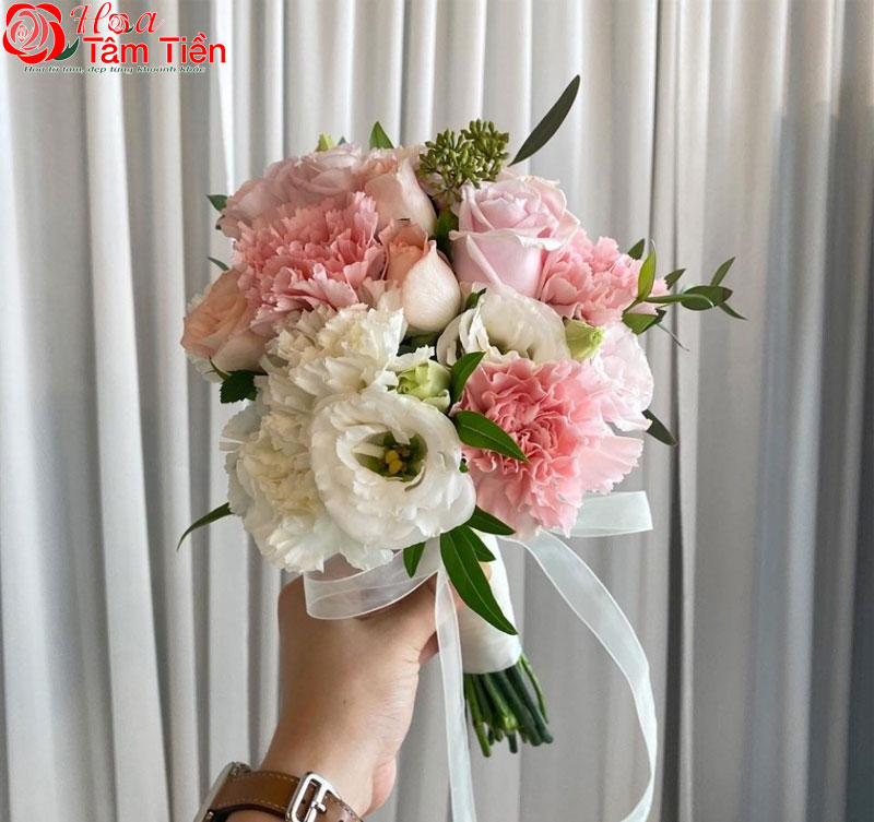 Hoa cưới mẫu đơn phối cùng hoa hồng, tulip và hoa phụ