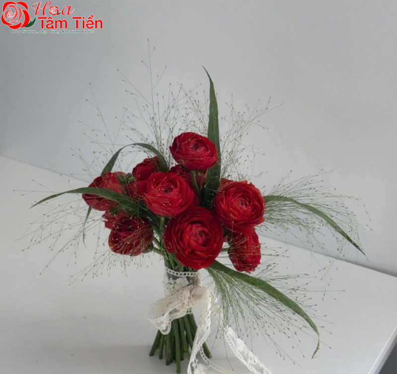 Hoa mẫu đơn cưới được yêu thích nhờ những bông hoa lớn, cánh xếp lớp mềm mại